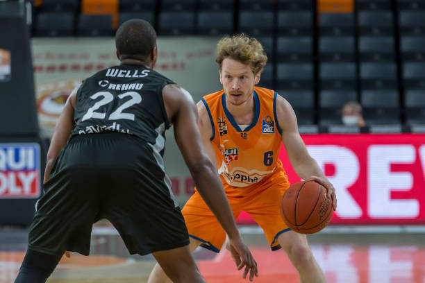 出的牺牲精 出的牺牲精