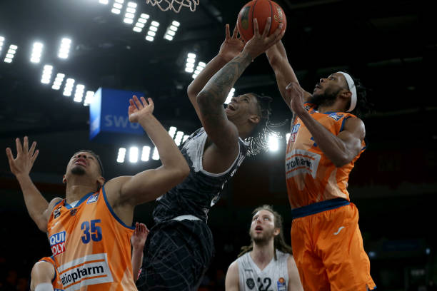 更衣室对门 更衣室对门